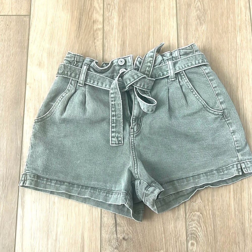 American Eagle Highest rise mom short. Size 2